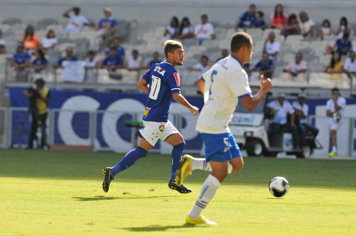 Lances do jogo entre Cruzeiro e URT, no Mineiro, pela primeira rodada do Campeonato Mineiro 2016