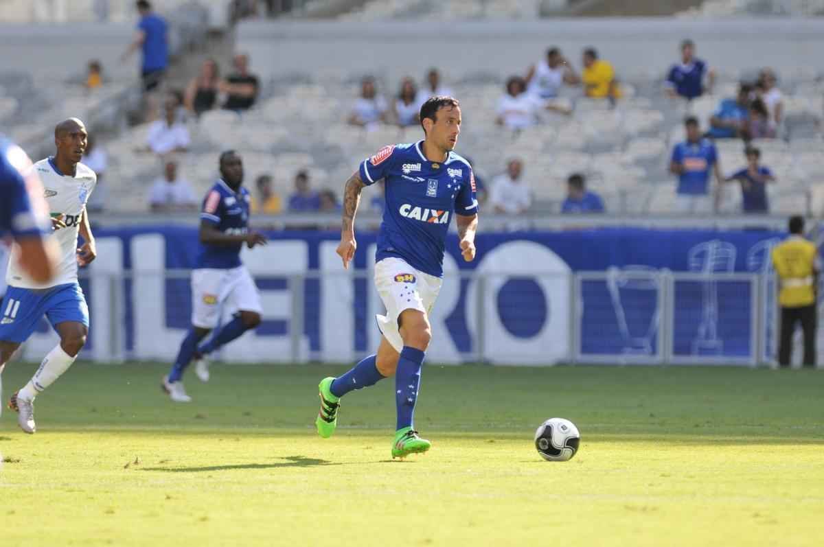 Lances do jogo entre Cruzeiro e URT, no Mineiro, pela primeira rodada do Campeonato Mineiro 2016