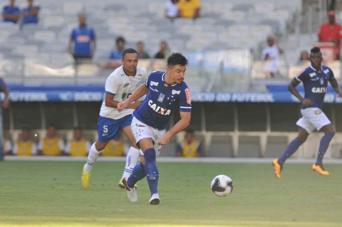 Lances do jogo entre Cruzeiro e URT, no Mineiro, pela primeira rodada do Campeonato Mineiro 2016