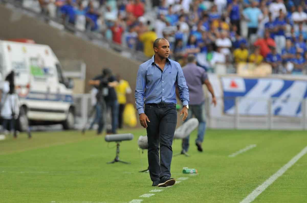 Lances do jogo entre Cruzeiro e URT, no Mineiro, pela primeira rodada do Campeonato Mineiro 2016