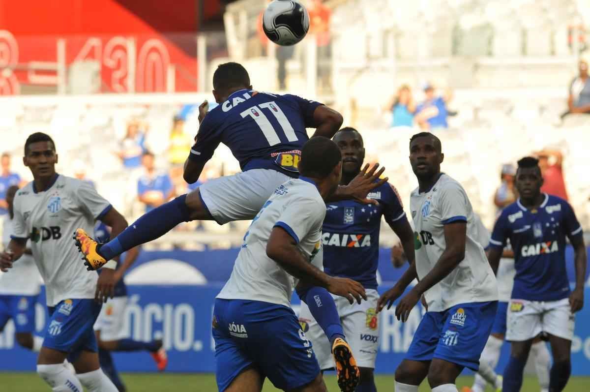 Lances do jogo entre Cruzeiro e URT, no Mineiro, pela primeira rodada do Campeonato Mineiro 2016