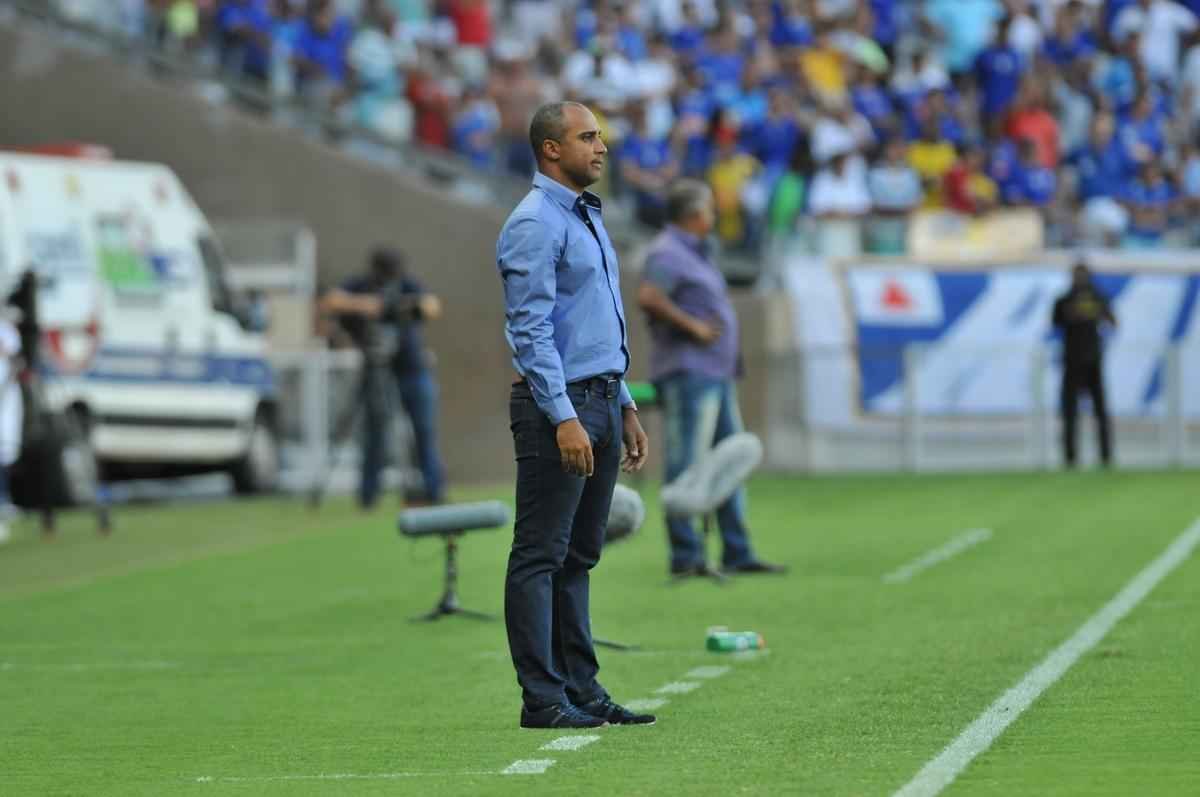Lances do jogo entre Cruzeiro e URT, no Mineiro, pela primeira rodada do Campeonato Mineiro 2016