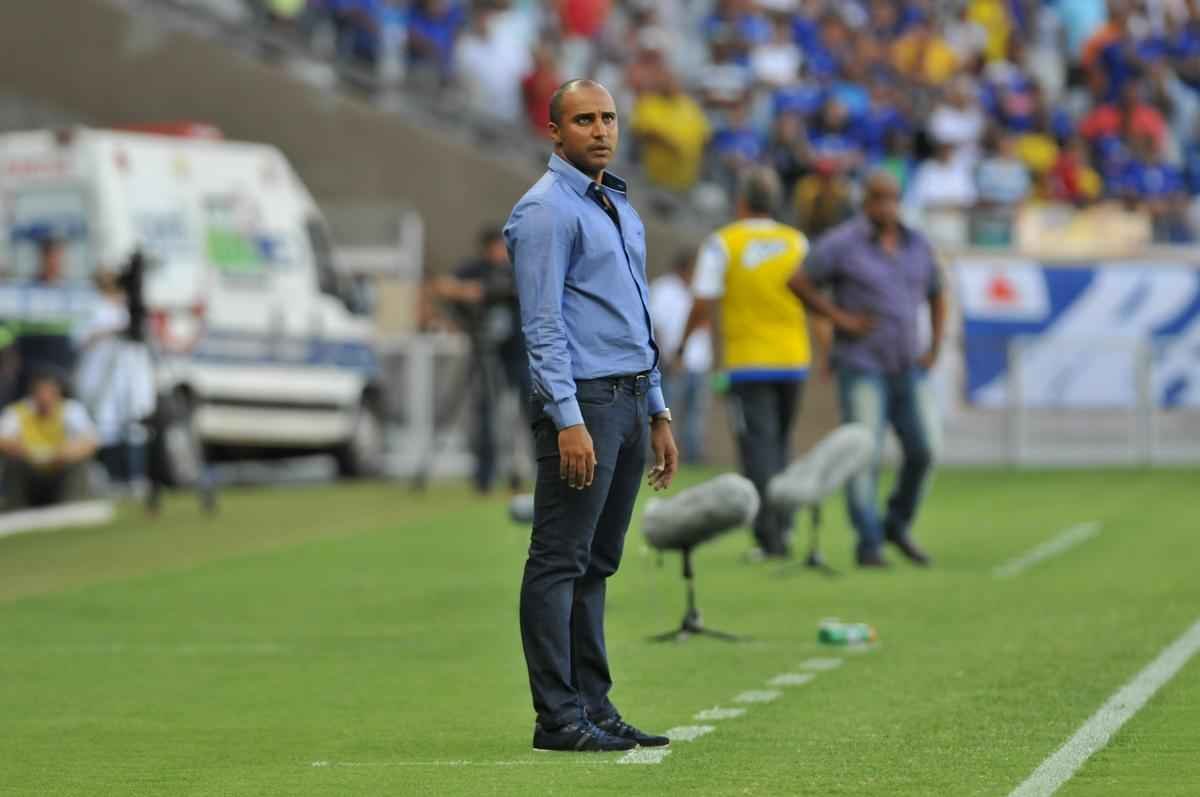 Lances do jogo entre Cruzeiro e URT, no Mineiro, pela primeira rodada do Campeonato Mineiro 2016