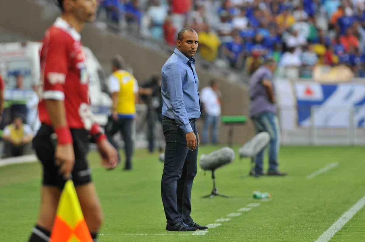 Lances do jogo entre Cruzeiro e URT, no Mineiro, pela primeira rodada do Campeonato Mineiro 2016