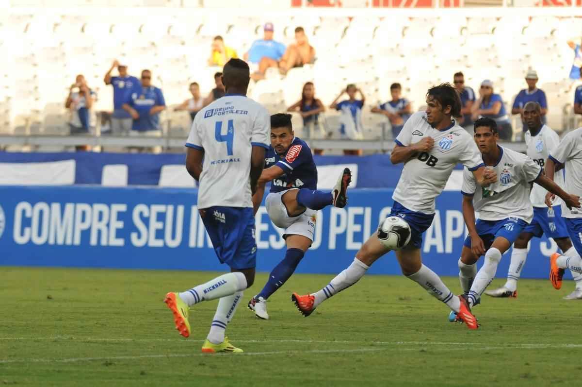 Lances do jogo entre Cruzeiro e URT, no Mineiro, pela primeira rodada do Campeonato Mineiro 2016