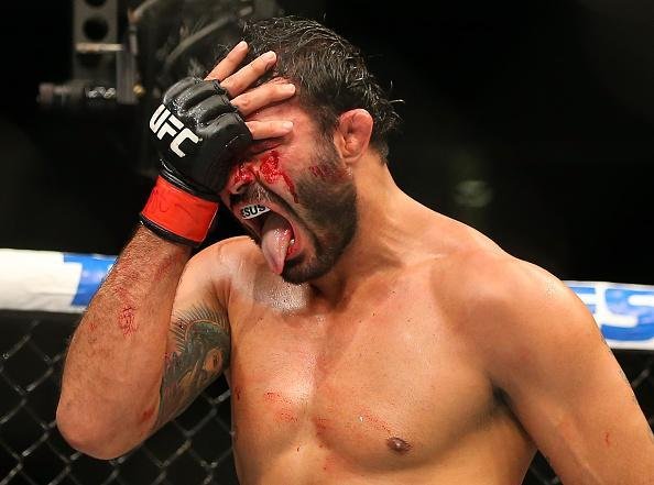 Com atuao dominante, Rafael 'Sapo' Natal venceu Kevin Casey no card preliminar do UFC em Newark, por nocaute tcnico, a 3min37seg do terceiro round, e emplacou melhor sequncia positiva na organizao 