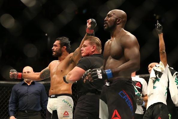 Com atuao dominante, Rafael 'Sapo' Natal venceu Kevin Casey no card preliminar do UFC em Newark, por nocaute tcnico, a 3min37seg do terceiro round, e emplacou melhor sequncia positiva na organizao 
