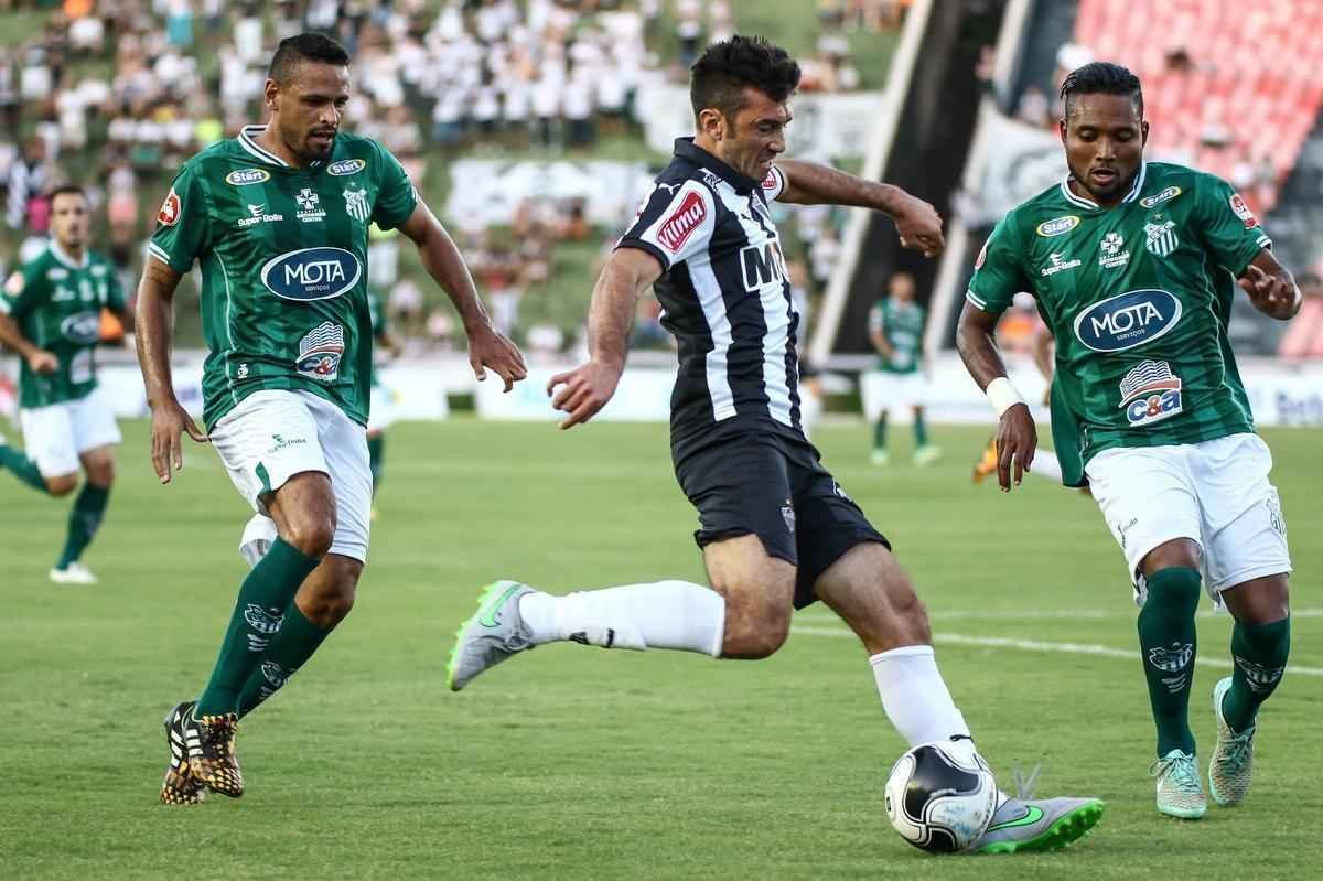 Imagens do jogo entre Uberlndia e Atltico, no Parque do Sabi, pela abertura do Mineiro