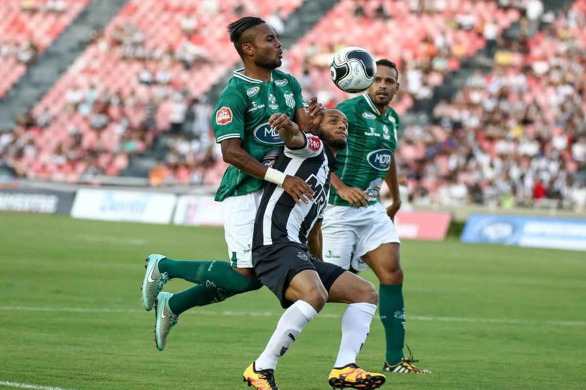 Imagens do jogo entre Uberlndia e Atltico, no Parque do Sabi, pela abertura do Mineiro