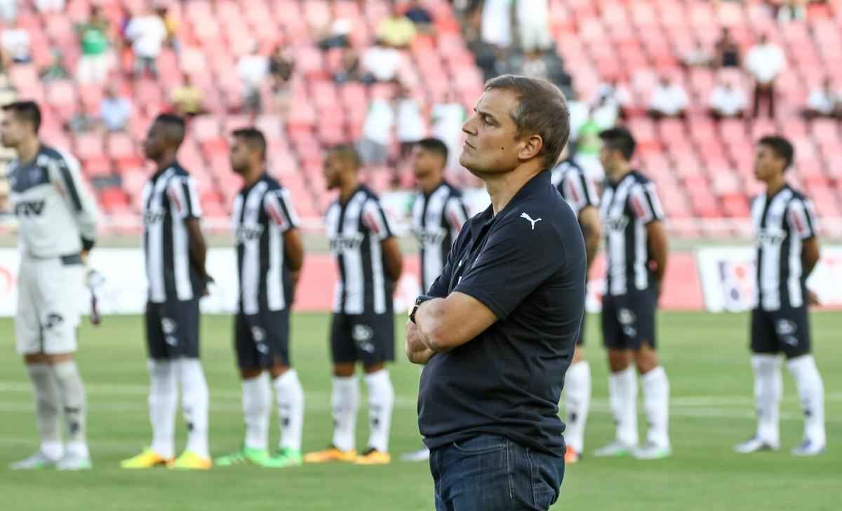 Imagens do jogo entre Uberlndia e Atltico, no Parque do Sabi, pela abertura do Mineiro