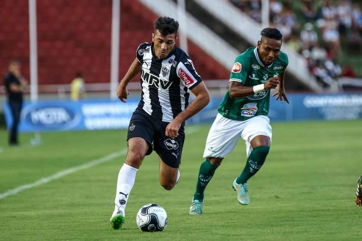 Imagens do jogo entre Uberlndia e Atltico, no Parque do Sabi, pela abertura do Mineiro