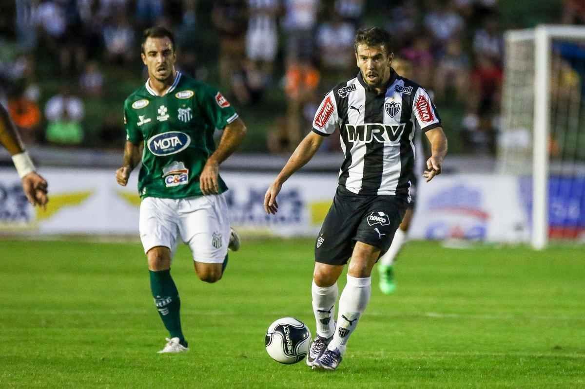 Imagens do jogo entre Uberlndia e Atltico, no Parque do Sabi, pela abertura do Mineiro