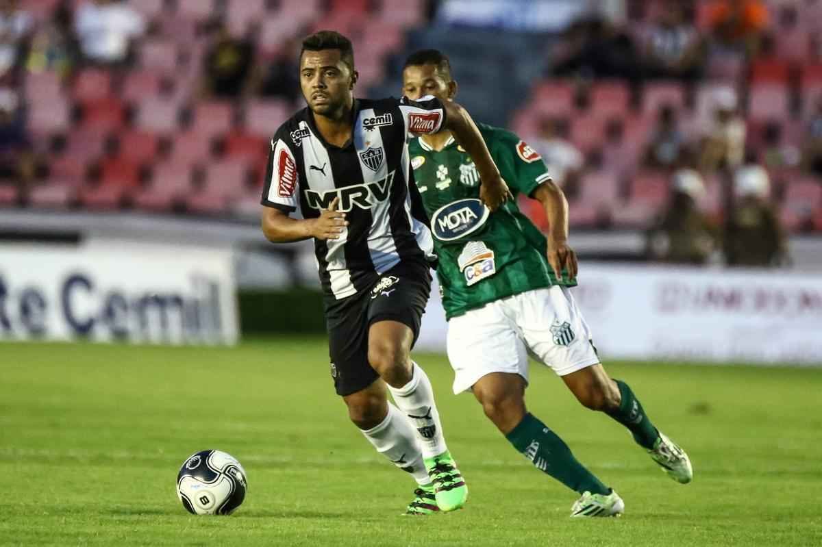 Imagens do jogo entre Uberlndia e Atltico, no Parque do Sabi, pela abertura do Mineiro