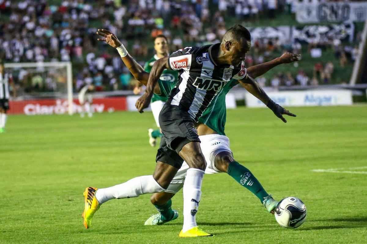 Imagens do jogo entre Uberlndia e Atltico, no Parque do Sabi, pela abertura do Mineiro