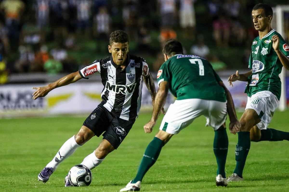 Imagens do jogo entre Uberlndia e Atltico, no Parque do Sabi, pela abertura do Mineiro