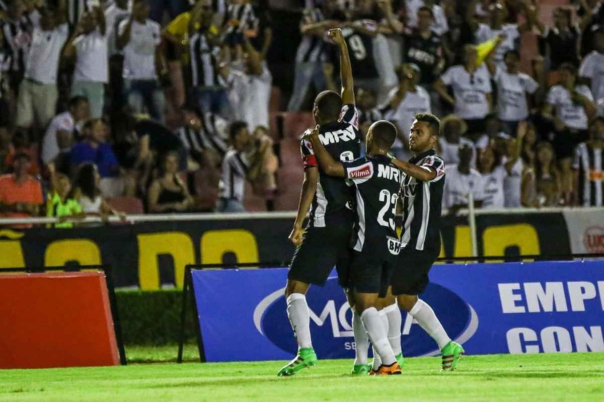 Leonardo Silva marcou o gol da vitria do Atltico aos 41 do segundo tempo