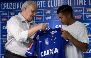 Lucas Romero, de 21 anos, foi apresentado como novo volante do Cruzeiro na Toca da Raposa II