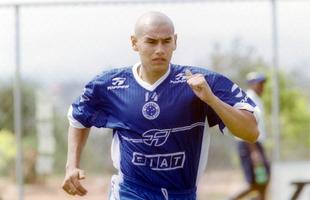Victor Quintana (nascido em 17-04-1976 em Misiones, Paraguai): teve passagem discreta pelo Cruzeiro em 2002, quando disputou 10 partidas e no marcou nenhum gol. O auge da carreira do jogador foi no Olimpia, pelo qual conquistou a Copa Libertadores de 2002. Quintana tambm vestiu as cores do Porto, de Portugal, e do Nacional-PAR.