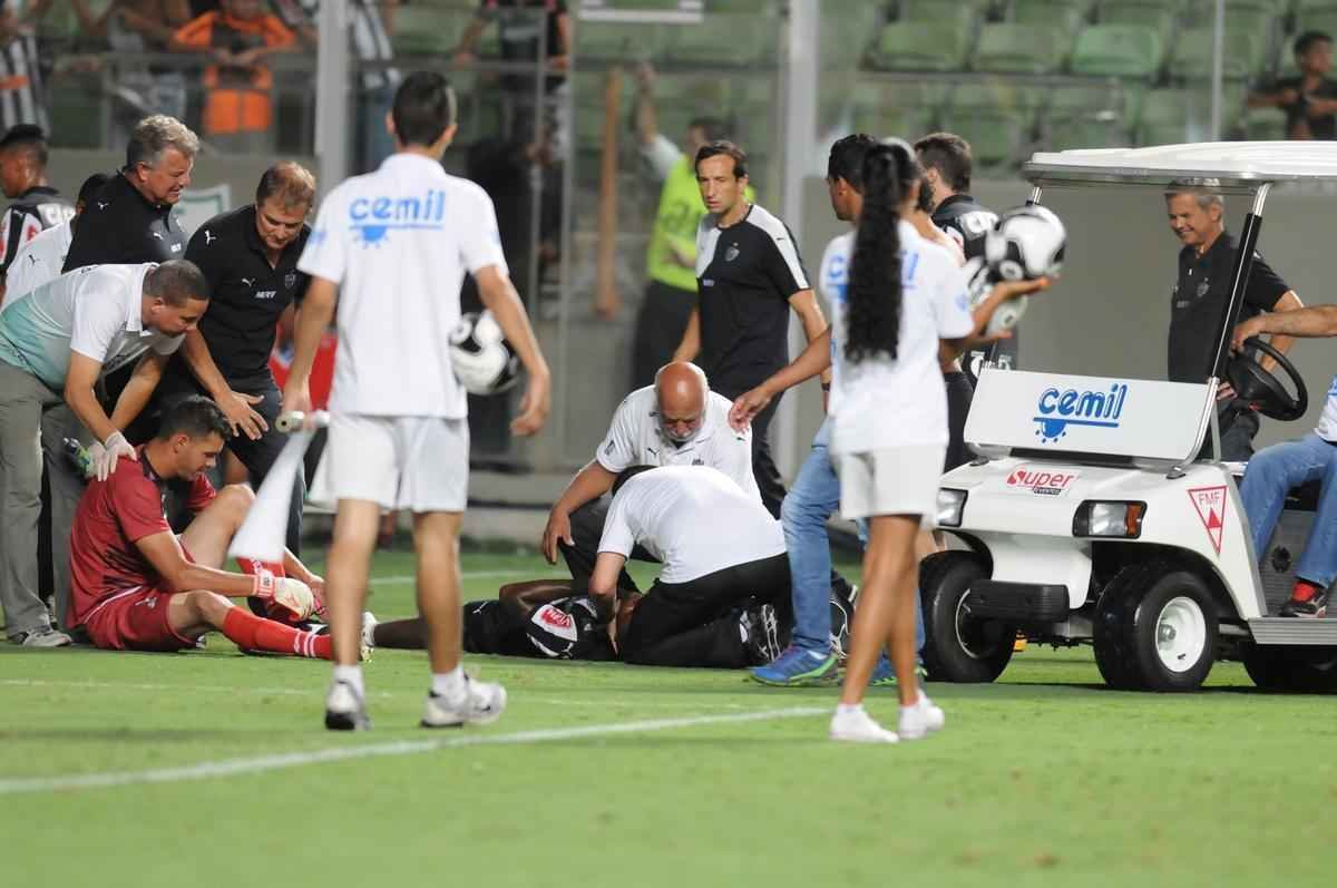 No ltimo lance da vitria alvinegra diante da Caldense, no Independncia, o atacante Hyuri protagonizou uma trombada dura com o goleiro adversrio