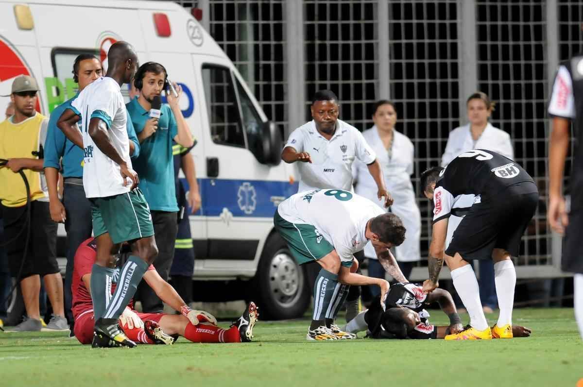 No ltimo lance da vitria alvinegra diante da Caldense, no Independncia, o atacante Hyuri protagonizou uma trombada dura com o goleiro adversrio