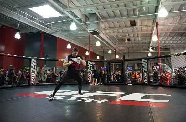 Protagonistas do evento, Anderson Silva e Michael Michael Bisping participaram de treino aberto para promover o UFC em Londres 