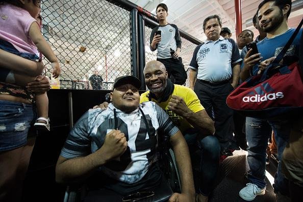 Protagonistas do evento, Anderson Silva e Michael Michael Bisping participaram de treino aberto para promover o UFC em Londres 