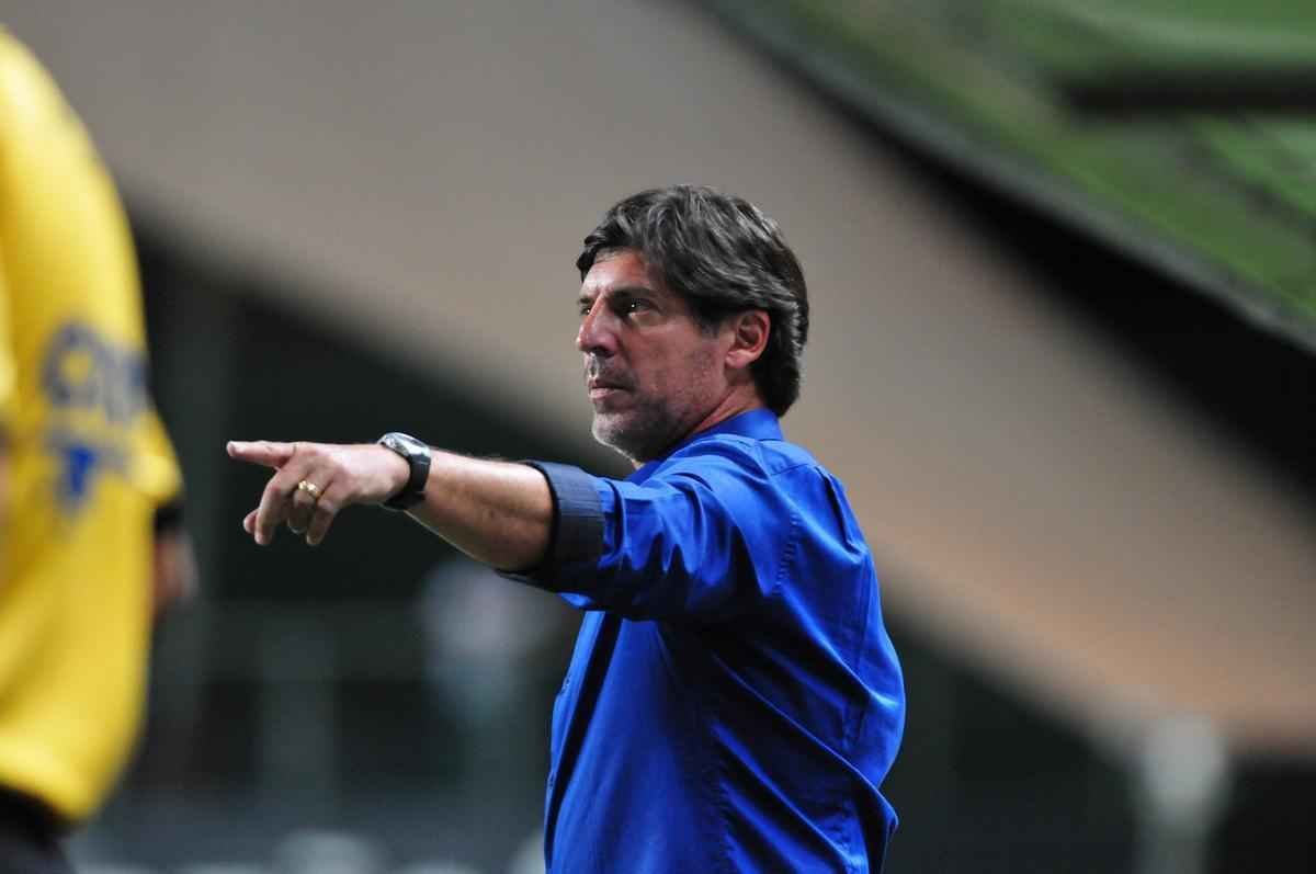 Villa Nova x Amrica: jogo disputado no Independncia foi vlido pelo Campeonato Mineiro