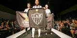 Presena de Robinho, com a camisa 7, foi o ponto alto da festa de lanamento do uniforme 