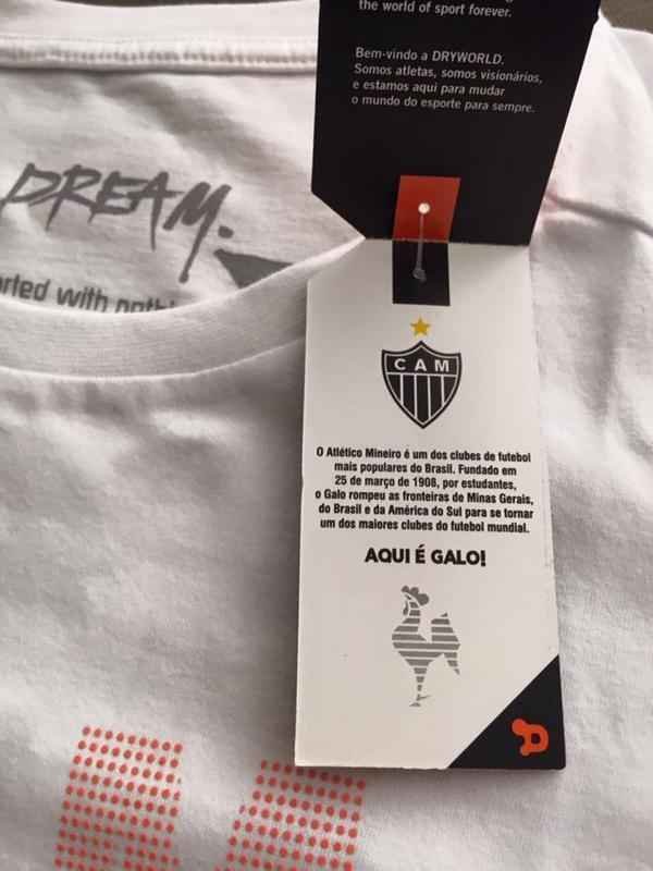 Instrues de lavagem de camisas promocionais da Dryworld estampam a polmica frase 'GIVE IT TO YOUR WIFE' (entregue para a sua mulher)
