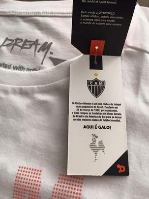 Instrues de lavagem de camisas promocionais da Dryworld estampam a polmica frase 'GIVE IT TO YOUR WIFE' (entregue para a sua mulher)