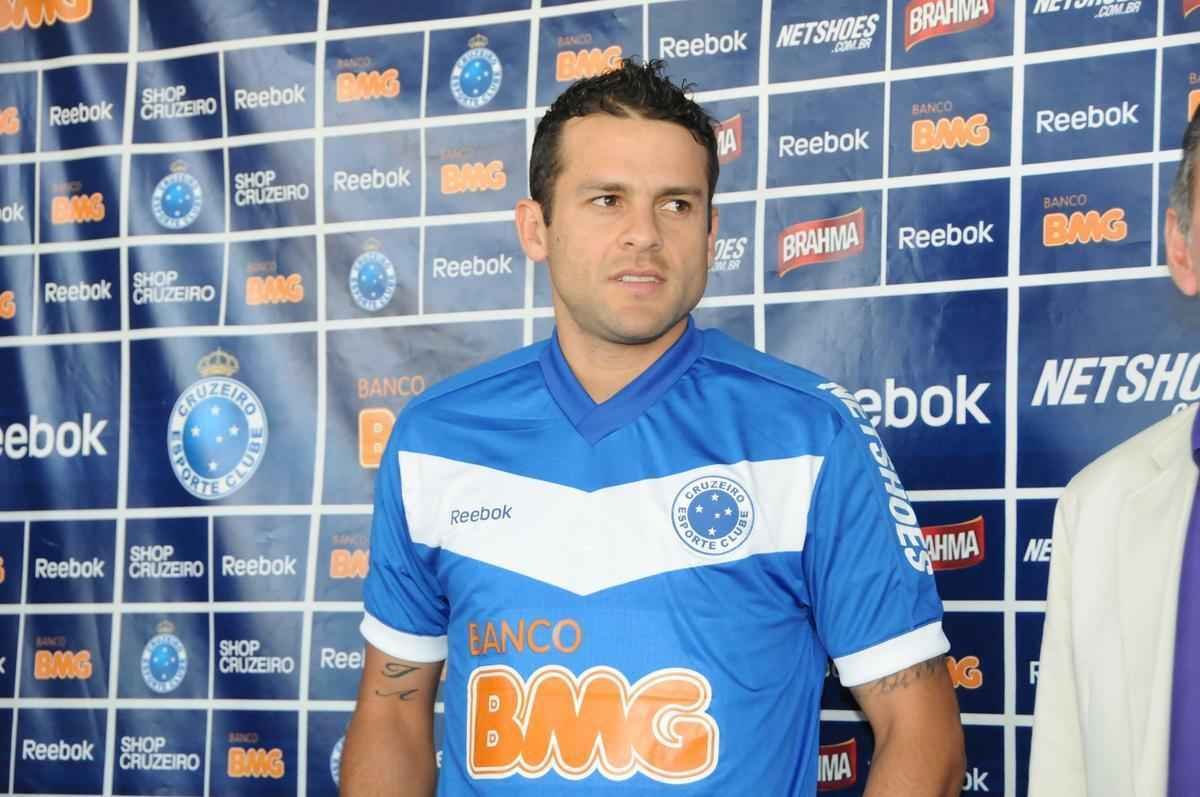 Bob teve rpida passagem pelo Cruzeiro. Hoje, ele defende o Grmio