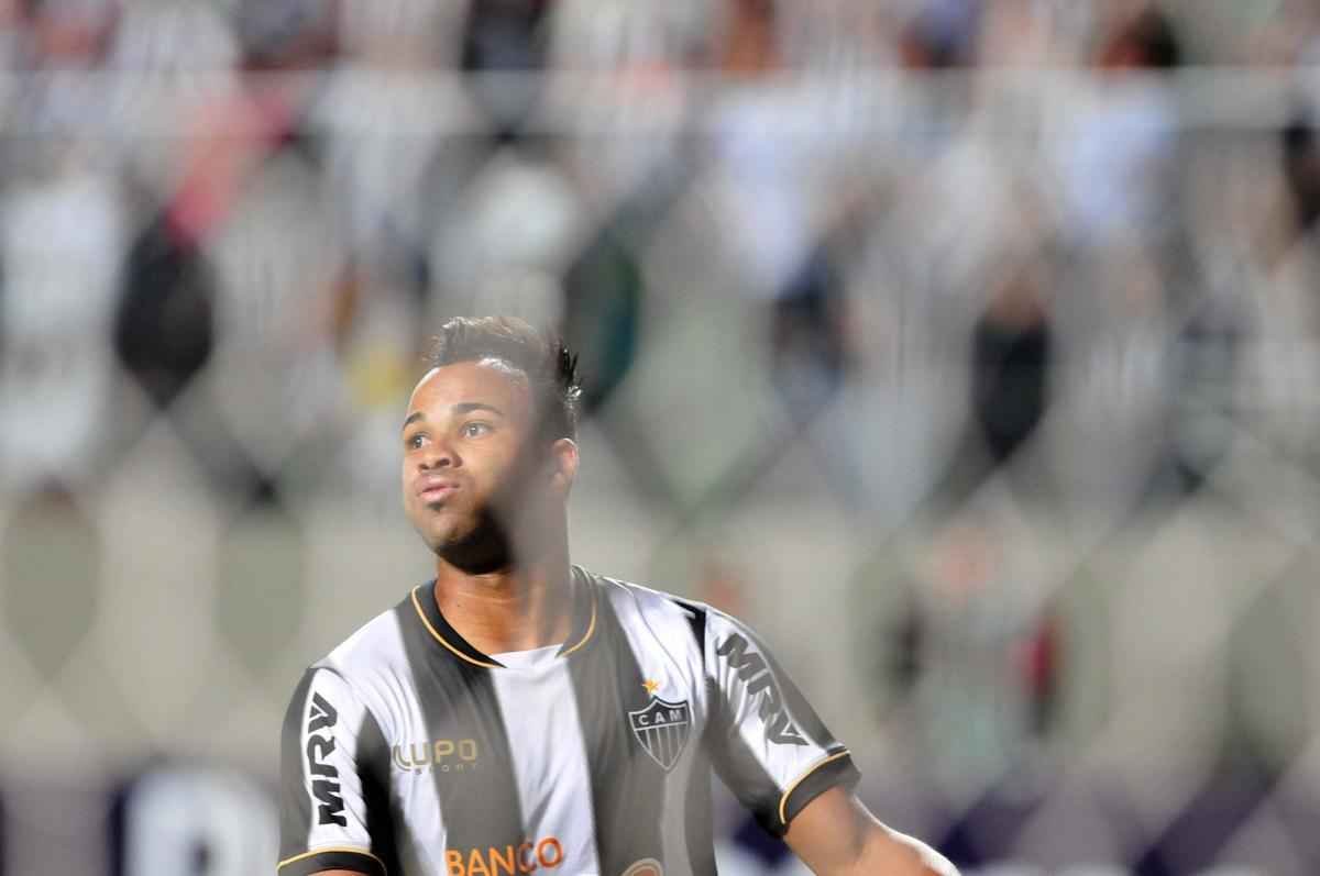 Fernandinho est no Grmio