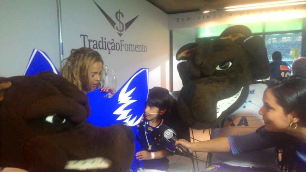 Matheus recebeu a visita de Raposo e Raposinho em camarote do Mineiro