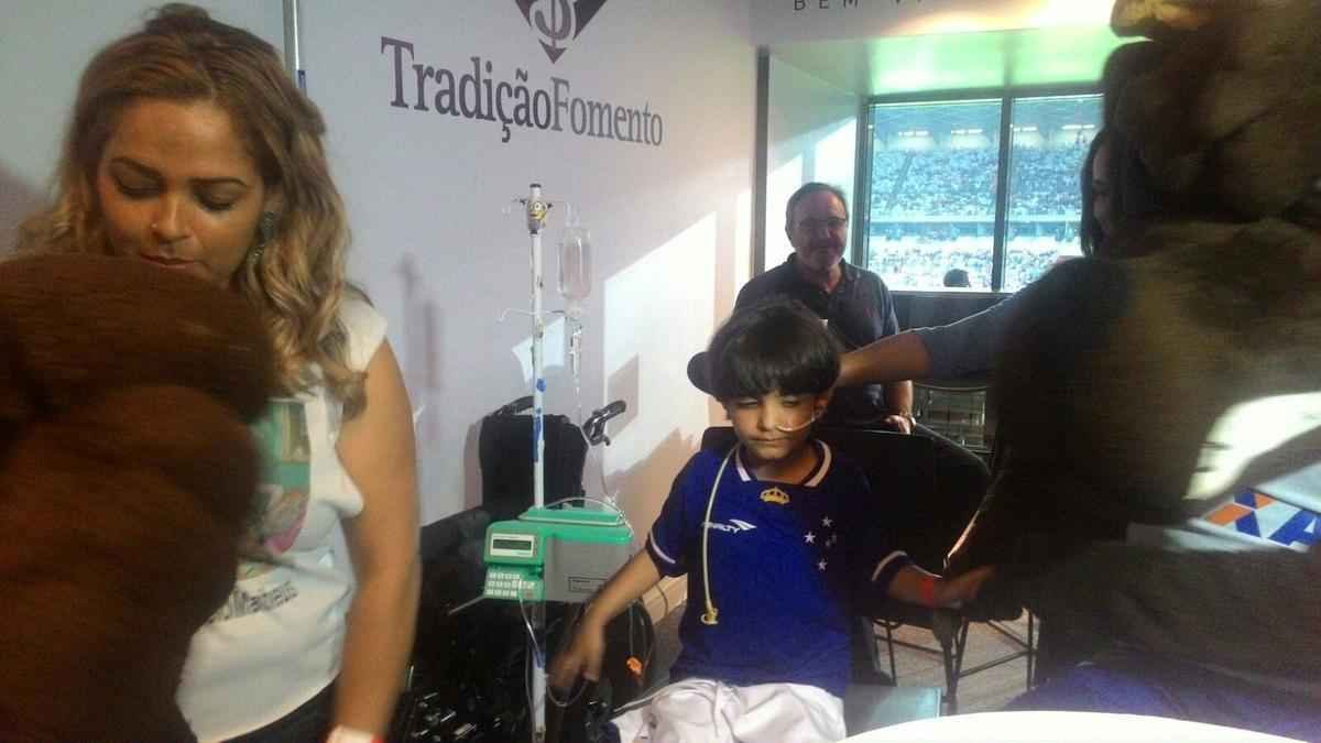 Matheus recebeu a visita de Raposo e Raposinho em camarote do Mineiro