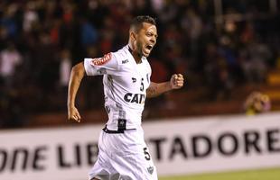 Galo estreia na competio jogando em Arequipa, no Peru