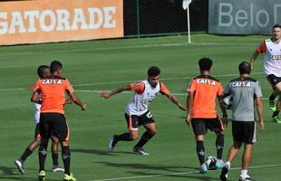 reforado com Jnior Urso e Robinho, Atltico faz treinamento na Cidade do Galo