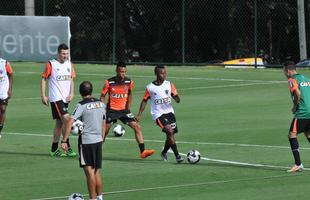 reforado com Jnior Urso e Robinho, Atltico faz treinamento na Cidade do Galo