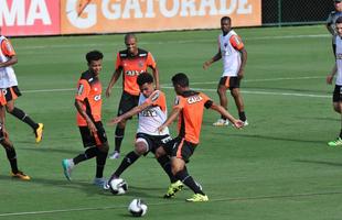 reforado com Jnior Urso e Robinho, Atltico faz treinamento na Cidade do Galo