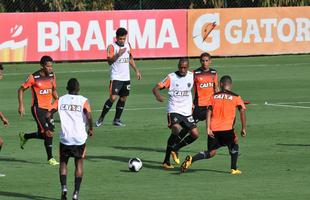 reforado com Jnior Urso e Robinho, Atltico faz treinamento na Cidade do Galo