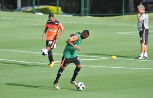 reforado com Jnior Urso e Robinho, Atltico faz treinamento na Cidade do Galo