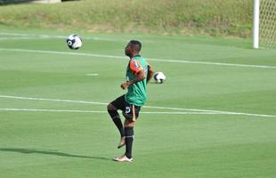 reforado com Jnior Urso e Robinho, Atltico faz treinamento na Cidade do Galo