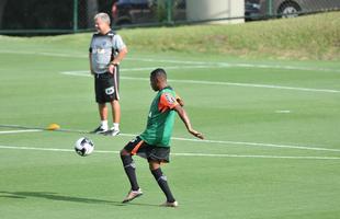 reforado com Jnior Urso e Robinho, Atltico faz treinamento na Cidade do Galo