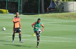 reforado com Jnior Urso e Robinho, Atltico faz treinamento na Cidade do Galo