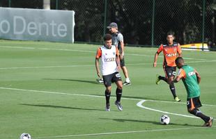 reforado com Jnior Urso e Robinho, Atltico faz treinamento na Cidade do Galo