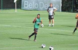 reforado com Jnior Urso e Robinho, Atltico faz treinamento na Cidade do Galo