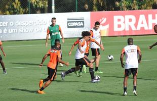 reforado com Jnior Urso e Robinho, Atltico faz treinamento na Cidade do Galo