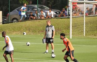 reforado com Jnior Urso e Robinho, Atltico faz treinamento na Cidade do Galo