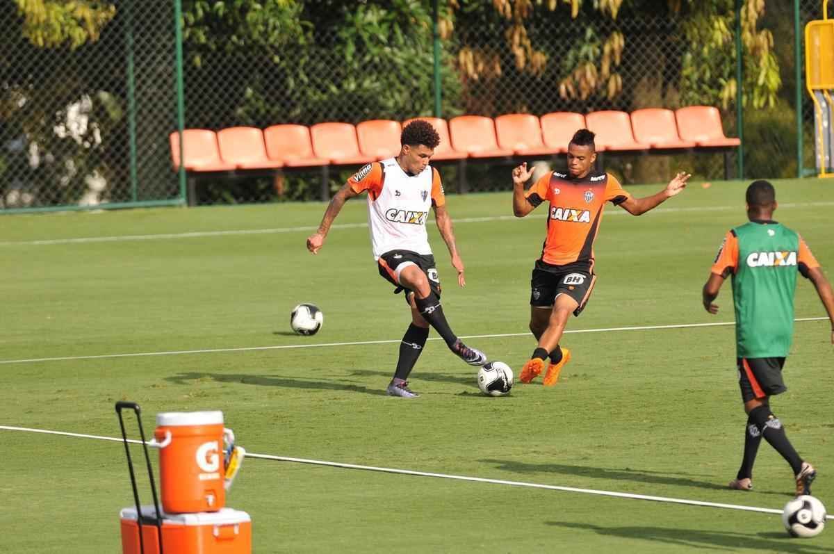 reforado com Jnior Urso e Robinho, Atltico faz treinamento na Cidade do Galo