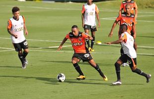 reforado com Jnior Urso e Robinho, Atltico faz treinamento na Cidade do Galo