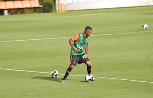 reforado com Jnior Urso e Robinho, Atltico faz treinamento na Cidade do Galo